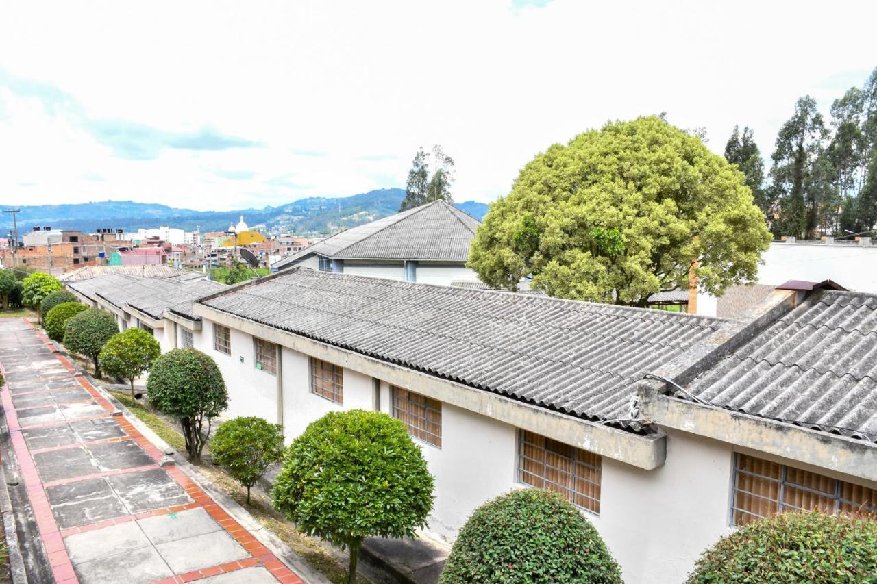 Hotel Villa Vianney Paipa Dış mekan fotoğraf